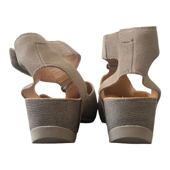 Dansko Tan Wedges - Picture 12 of 15